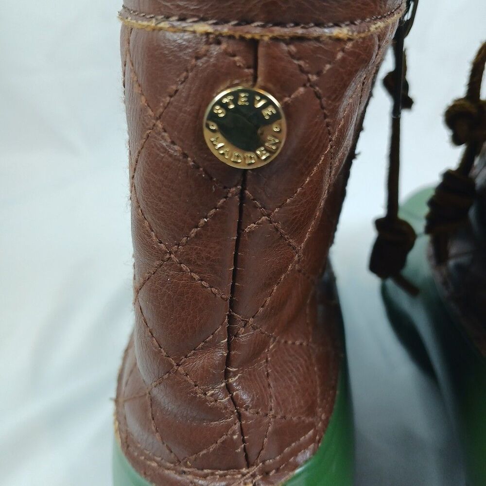 Steve Madden Duck Boots Women’s Size 8 Green Rubber Brown Leather Quilted Winter - Picture 4 of 13